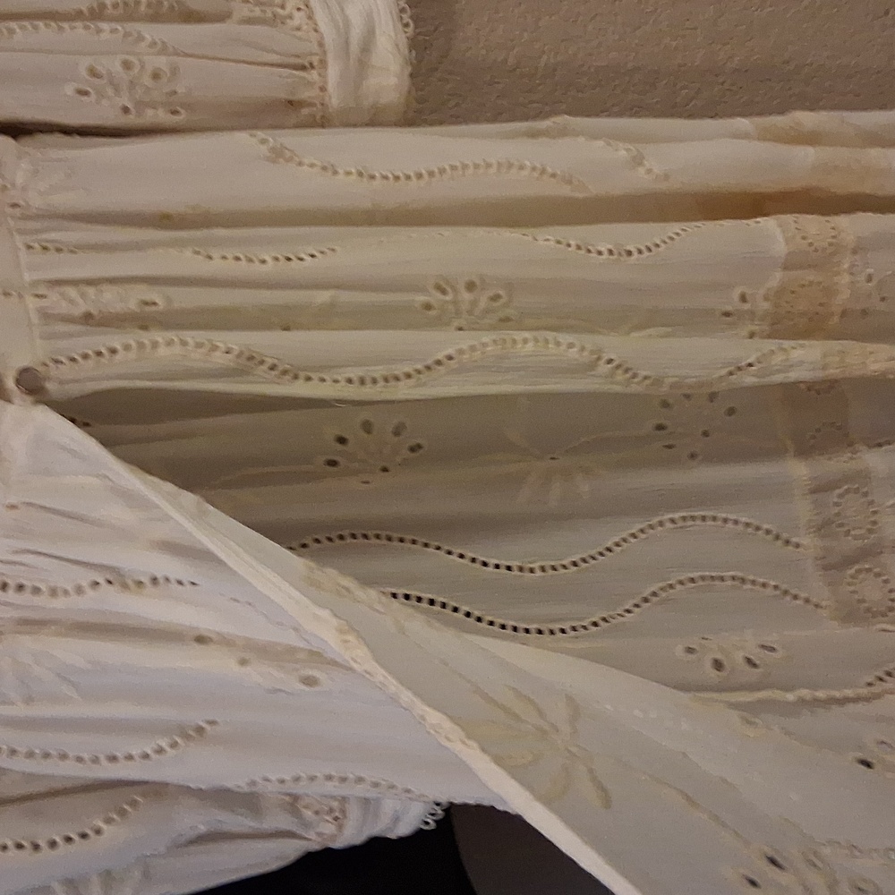 Ivory Duster - Picture 3 of 11